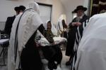 הגה"צ אב"ד צאנז ארה"ב שליט"א אויף א ביקור חיזוק בקרב בני קהילתו לרגל ימים הנוראים הבעלל"ט