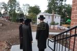 הגה"צ אב"ד צאנז ארה"ב שליט"א אויף א ביקור חיזוק בקרב בני קהילתו לרגל ימים הנוראים הבעלל"ט