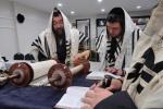 הגה"צ אב"ד צאנז ארה"ב שליט"א אויף א ביקור חיזוק בקרב בני קהילתו לרגל ימים הנוראים הבעלל"ט