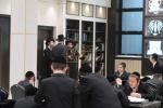 הגה"צ אב"ד צאנז ארה"ב שליט"א אויף א ביקור חיזוק בקרב בני קהילתו לרגל ימים הנוראים הבעלל"ט