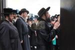 הגה"צ אב"ד צאנז ארה"ב שליט"א אויף א ביקור חיזוק בקרב בני קהילתו לרגל ימים הנוראים הבעלל"ט