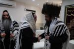 הגה"צ אב"ד צאנז ארה"ב שליט"א אויף א ביקור חיזוק בקרב בני קהילתו לרגל ימים הנוראים הבעלל"ט