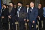 צום ערשטן מאל איז פארגעקומען א הכנסת ס"ת ביי א אידישע קהילה נעבן יאפאן און אלאסקע