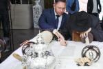צום ערשטן מאל איז פארגעקומען א הכנסת ס"ת ביי א אידישע קהילה נעבן יאפאן און אלאסקע