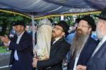 צום ערשטן מאל איז פארגעקומען א הכנסת ס"ת ביי א אידישע קהילה נעבן יאפאן און אלאסקע
