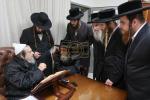 כ"ק אדמו"ר מקרעטשניף סיגעט שליט"א באזוכט ביי גדולי ישראל לרגל הכתרתו לאדמורו"ת
