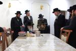 כ"ק אדמו"ר מסאדיגורה שליט"א באזוכט ביי כ"ק אדמו"ר מקרעטשניף שליט"א, לברך ולהתברך בברכת השנים 