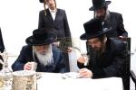כ"ק אדמו"ר מסאדיגורה שליט"א באזוכט ביי כ"ק אדמו"ר מקרעטשניף שליט"א, לברך ולהתברך בברכת השנים 