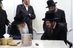 כ"ק אדמו"ר מסאדיגורה שליט"א באזוכט ביי כ"ק אדמו"ר מקרעטשניף שליט"א, לברך ולהתברך בברכת השנים 