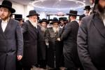 קביעות מזוזה ביהמ"ד קיט"ל בניני יאקאבאוויטש - לי גארדענס אין וויליאמסבורג
