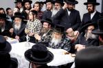 קביעות מזוזה ביהמ"ד קיט"ל בניני יאקאבאוויטש - לי גארדענס אין וויליאמסבורג
