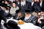 קביעות מזוזה ביהמ"ד קיט"ל בניני יאקאבאוויטש - לי גארדענס אין וויליאמסבורג