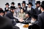 קביעות מזוזה ביהמ"ד קיט"ל בניני יאקאבאוויטש - לי גארדענס אין וויליאמסבורג