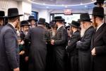 קביעות מזוזה ביהמ"ד קיט"ל בניני יאקאבאוויטש - לי גארדענס אין וויליאמסבורג