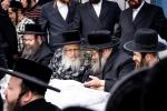 קביעות מזוזה ביהמ"ד קיט"ל בניני יאקאבאוויטש - לי גארדענס אין וויליאמסבורג