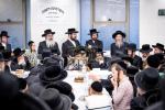 קביעות מזוזה ביהמ"ד קיט"ל בניני יאקאבאוויטש - לי גארדענס אין וויליאמסבורג
