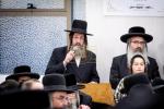 קביעות מזוזה ביהמ"ד קיט"ל בניני יאקאבאוויטש - לי גארדענס אין וויליאמסבורג