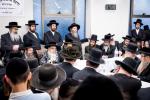 קביעות מזוזה ביהמ"ד קיט"ל בניני יאקאבאוויטש - לי גארדענס אין וויליאמסבורג