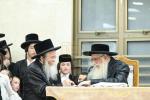 נאך בילדער פון קבלת קהל ביי כ"ק אדמו"ר מצאנז שליט"א 