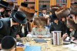 כ"ק אדמו"ר מסאטמאר שליט"א ביי צוויי כתיבת ספרי תורה 