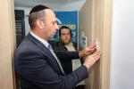 רבנים ואישי ציבור באזוכן סטעמפ נאדלאן אין בית שמש