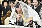 כ"ק מרן אדמו"ר מקרעטשניף שליט"א ביי תפילת שחרית און מסיבת לחיים בהיכל ישיבתו המעטירה ישיבת מבצר התורה קרעטשניף אין אלעד ווי דער רבי שליט"א האט משמיע געווען דברי התעוררות והכנה לקראת די ימי הרחמים 