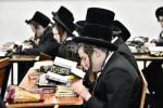 כ"ק מרן אדמו"ר מקרעטשניף שליט"א ביי תפילת שחרית און מסיבת לחיים בהיכל ישיבתו המעטירה ישיבת מבצר התורה קרעטשניף אין אלעד ווי דער רבי שליט"א האט משמיע געווען דברי התעוררות והכנה לקראת די ימי הרחמים 