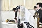 כ"ק מרן אדמו"ר מקרעטשניף שליט"א ביי תפילת שחרית און מסיבת לחיים בהיכל ישיבתו המעטירה ישיבת מבצר התורה קרעטשניף אין אלעד ווי דער רבי שליט"א האט משמיע געווען דברי התעוררות והכנה לקראת די ימי הרחמים 