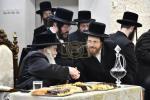 כ"ק מרן אדמו"ר מקרעטשניף שליט"א ביי תפילת שחרית און מסיבת לחיים בהיכל ישיבתו המעטירה ישיבת מבצר התורה קרעטשניף אין אלעד ווי דער רבי שליט"א האט משמיע געווען דברי התעוררות והכנה לקראת די ימי הרחמים 