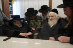 כ"ק אדמו"ר מתולדות אברהם יצחק שליט"א ביי כ"ק גאב"ד ירושלים שליט"א 