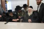 כ"ק אדמו"ר מתולדות אברהם יצחק שליט"א ביי כ"ק גאב"ד ירושלים שליט"א 