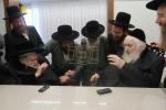 כ"ק אדמו"ר מתולדות אברהם יצחק שליט"א ביי כ"ק גאב"ד ירושלים שליט"א 
