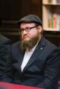 בית דין פון הגאון רבי בערל לאזאר שליט"א ביים איבערקוקען די מעסערס פון די שוחטים אין רוסלאנד 