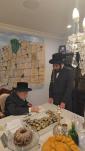  כ"ק אדמו"ר מליסקא שליט"א אויף א באזוך  אין טאמס ריווער לקראת די הייליגע טעג אין שטוב פון הרה"ח ר' שלמה עהרנטאל הי"ו