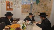  כ"ק אדמו"ר מליסקא שליט"א אויף א באזוך  אין טאמס ריווער לקראת די הייליגע טעג אין שטוב פון הרה"ח ר' שלמה עהרנטאל הי"ו