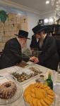  כ"ק אדמו"ר מליסקא שליט"א אויף א באזוך  אין טאמס ריווער לקראת די הייליגע טעג אין שטוב פון הרה"ח ר' שלמה עהרנטאל הי"ו