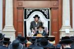 כ"ק אדמו"ר מסאטמאר שליט"א ביים סוגיא פארלערנען און לחיים אין היכל הישיבה