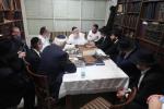 אדמורי"ם ורבני באזוכן ביים ראש הישיבה הגרמ"צ בערגמאן לברך ולהתברך בברכת השנים