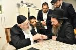 אדמורי"ם ורבני באזוכן ביים ראש הישיבה הגרמ"צ בערגמאן לברך ולהתברך בברכת השנים