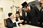 אדמורי"ם ורבני באזוכן ביים ראש הישיבה הגרמ"צ בערגמאן לברך ולהתברך בברכת השנים