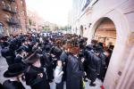 מעמד קביעת מזוזה און ראש השנה אינעם נייעם בית המדרש ד'באבוב – 45 
