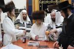   ערב און מוצאי יום הקדוש ביי כ"ק אדמו"ר מקרעטשניף סיגעט שליט"א