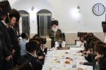   ערב און מוצאי יום הקדוש ביי כ"ק אדמו"ר מקרעטשניף סיגעט שליט"א