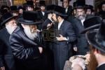 ערב און מוצאי יום כיפור ביי כ"ק אדמו"ר מבאבוב שליט"א 