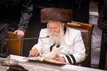 ערב און מוצאי יום כיפור ביי כ"ק אדמו"ר מבאבוב שליט"א 