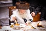 ערב און מוצאי יום כיפור ביי כ"ק אדמו"ר מבאבוב שליט"א 