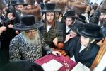 כ"ק אדמו"ר מסאטמאר שליט"א ביי הכנסת ספר תורה צו ביהמ"ד דברי יואל
