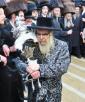 כ"ק אדמו"ר מסאטמאר שליט"א ביי הכנסת ספר תורה צו ביהמ"ד דברי יואל