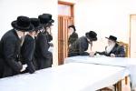בחורי ישיבות צאנז ביי קבלת קהל ביי כ"ק אדמו"ר מצאנז שליט"א 