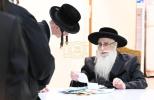בחורי ישיבות צאנז ביי קבלת קהל ביי כ"ק אדמו"ר מצאנז שליט"א 